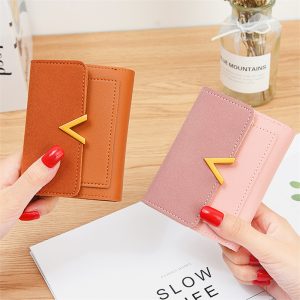 Women's splicing metal V-shaped decoration matte retro short small wallet hot sale new student simple buckle wallet